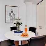 Dg1 - Family-Friendly 2-Bed With Garden In Acton - By Short Stories London