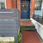 Dg1 - Family-Friendly 2-Bed With Garden In Acton - By Short Stories London
