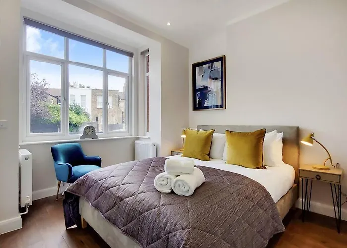 Dg1 - Family-Friendly 2-Bed With Garden In Acton - By Short Stories London
